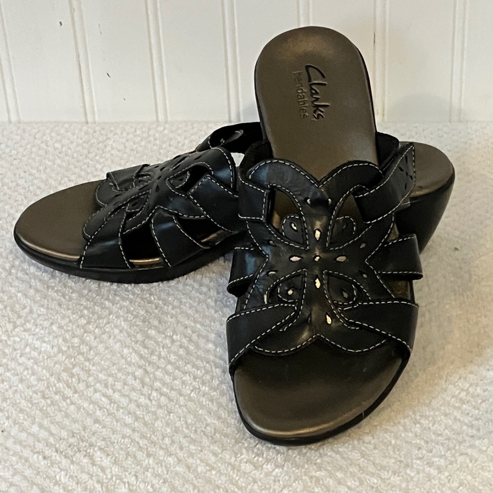 Clark’s Bendables Ella Art Black Leather Sandals